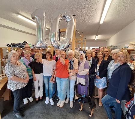 Gruppenfoto der Freiwilligen in der Kleiderstube Gruppenfoto der Freiwilligen in der Kleiderstube