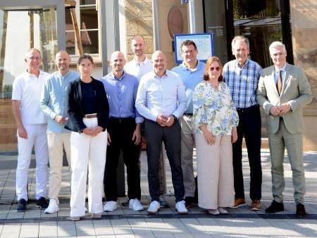 von links:  Prof. Dr. med: Dietmar Dinter, Pascal Seidel, Lisa Schlüter, Dr. med. Sascha Wohnsland, Matthias Kutsch, Timo Wangler, Nils Drescher, Dr. med. Natalie Augsburger, Dr. Ralf Göck, Matthias Steffan. 